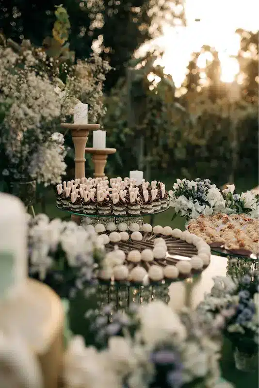Sweet bar na svatbu od Vychutney – dezerty, dortíky a sladké delikatesy